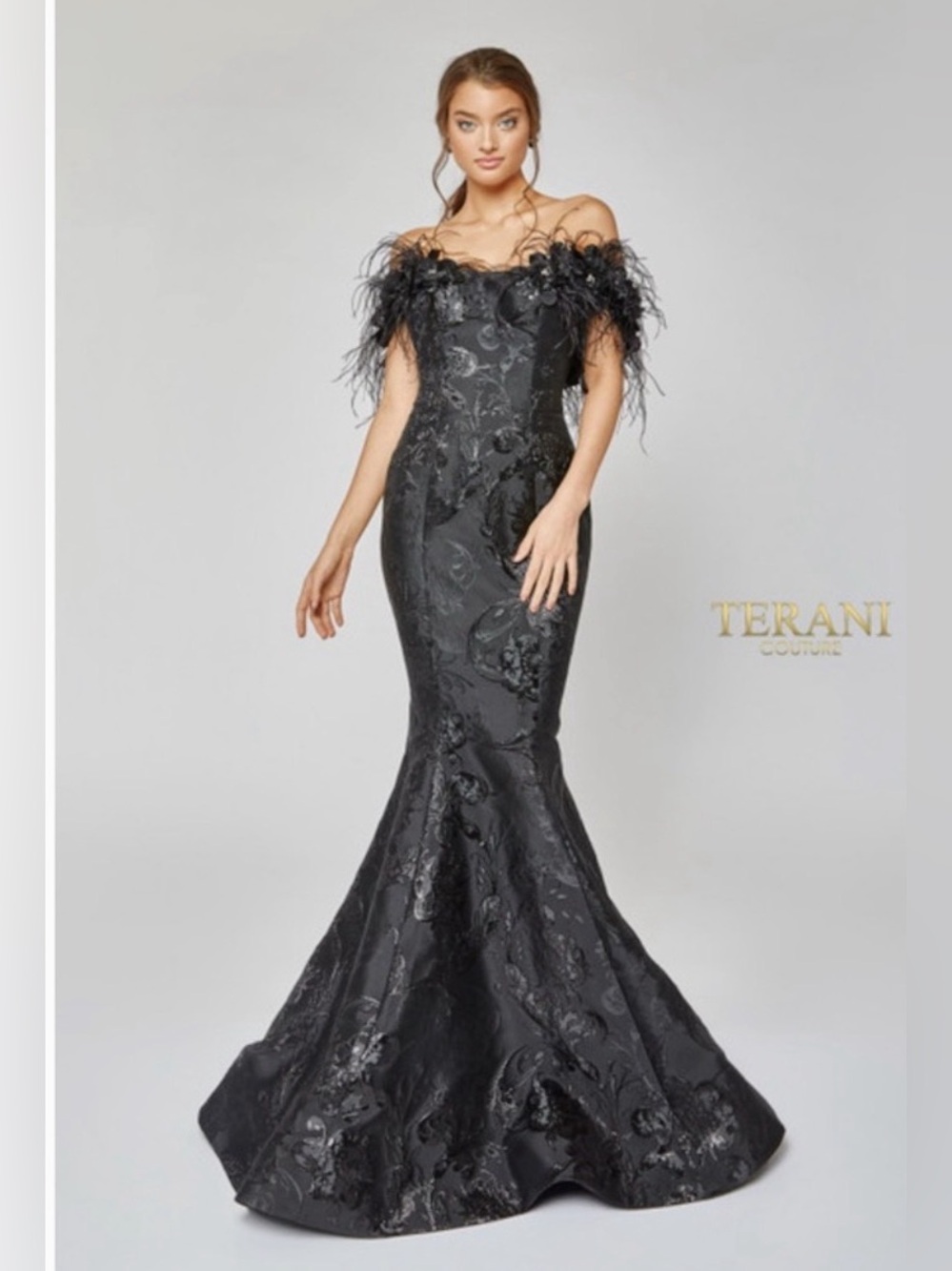 TERANI COUTURE STRIKING FLOWER AND FEATHER STRAPLESS EVENING GOWN SIZE 10